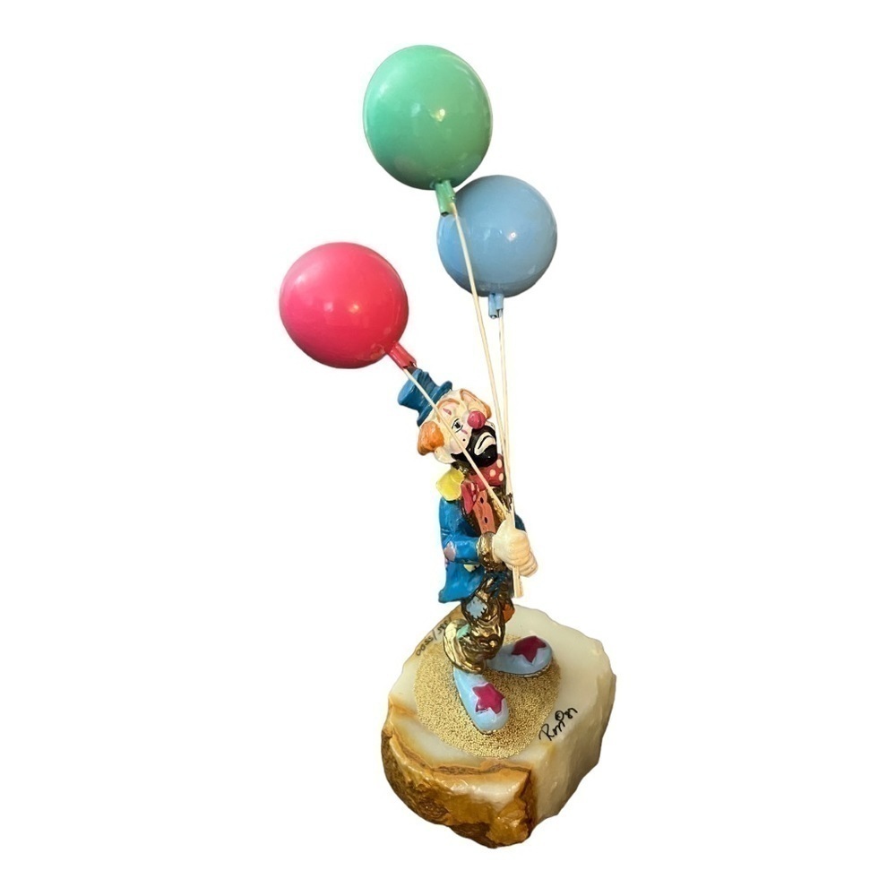Ron Lee Clown Holding Balloons - Picture 7 of 8
